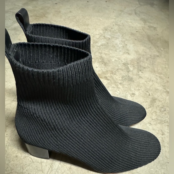 Everlane The Glove Boot, size 6.5, black, great condition, only worn twice - Picture 2 of 6